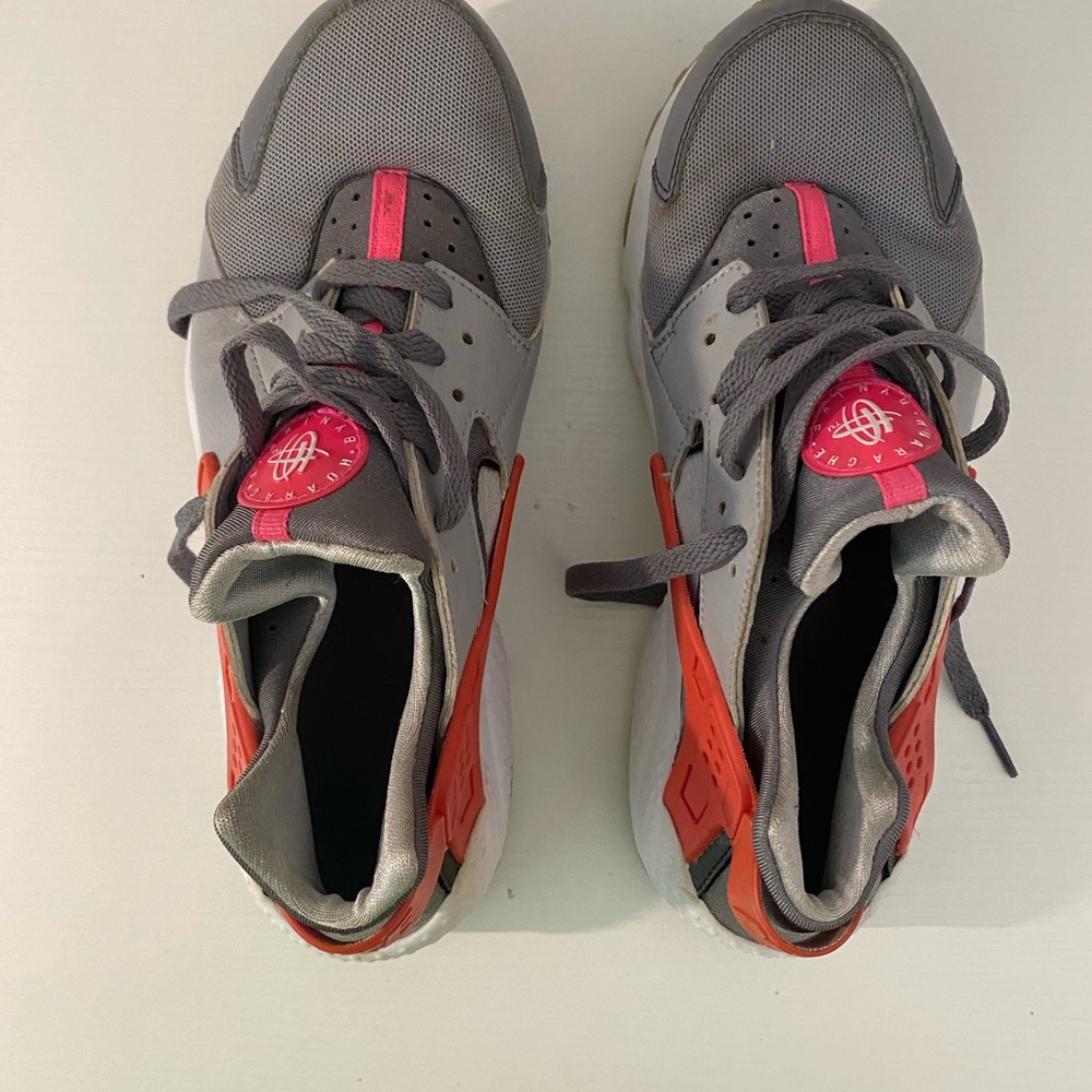 Nike Kids Sneakers in Gray and Pink